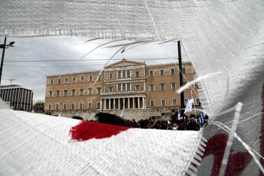 Οικονομικός Αρμαγεδδών θα «σαρώσει» τους συνταξιούχους – Μαχαίρι ακόμη και σε συντάξεις κάτω των 1.000 ευρώ